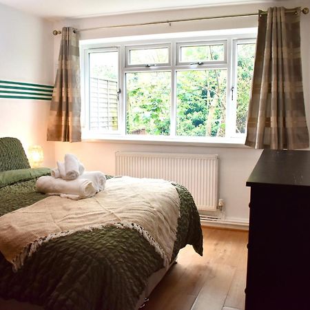 Luxury 2 Bedroom Apartment, Parking, Few Minutes Walk From Wembley Stadium Londen Buitenkant foto
