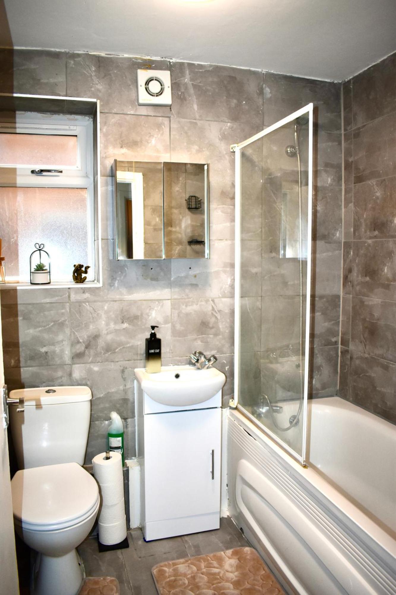 Luxury 2 Bedroom Apartment, Parking, Few Minutes Walk From Wembley Stadium Londen Buitenkant foto