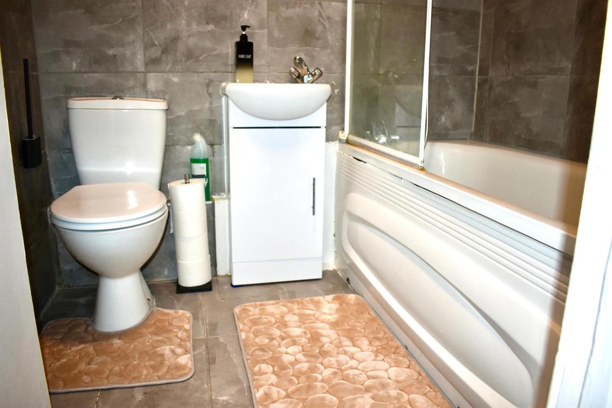 Luxury 2 Bedroom Apartment, Parking, Few Minutes Walk From Wembley Stadium Londen Buitenkant foto