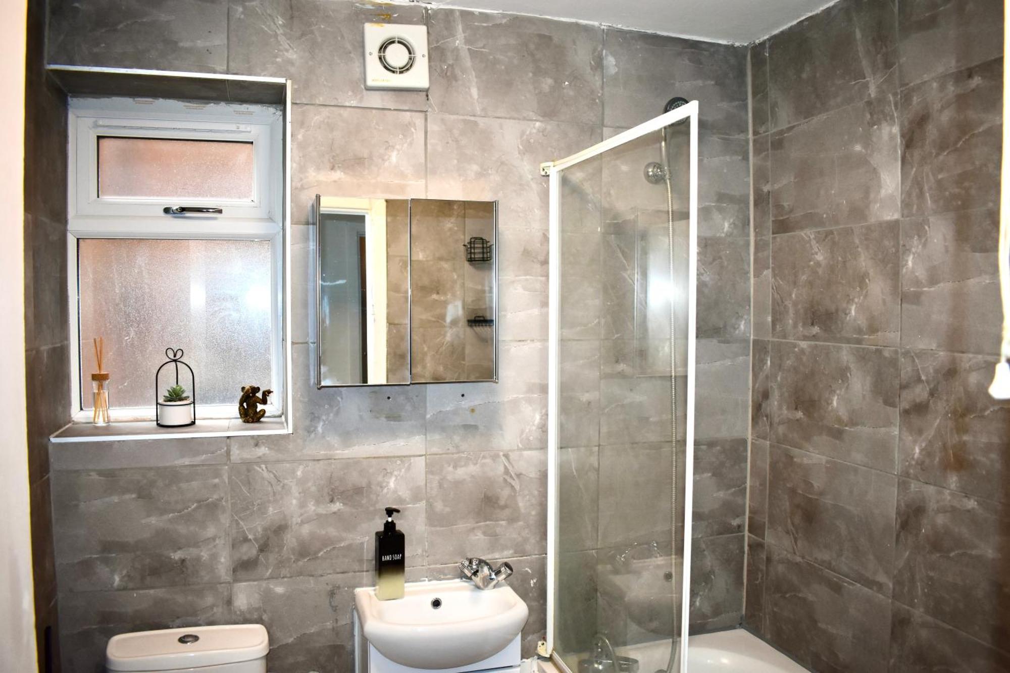 Luxury 2 Bedroom Apartment, Parking, Few Minutes Walk From Wembley Stadium Londen Buitenkant foto