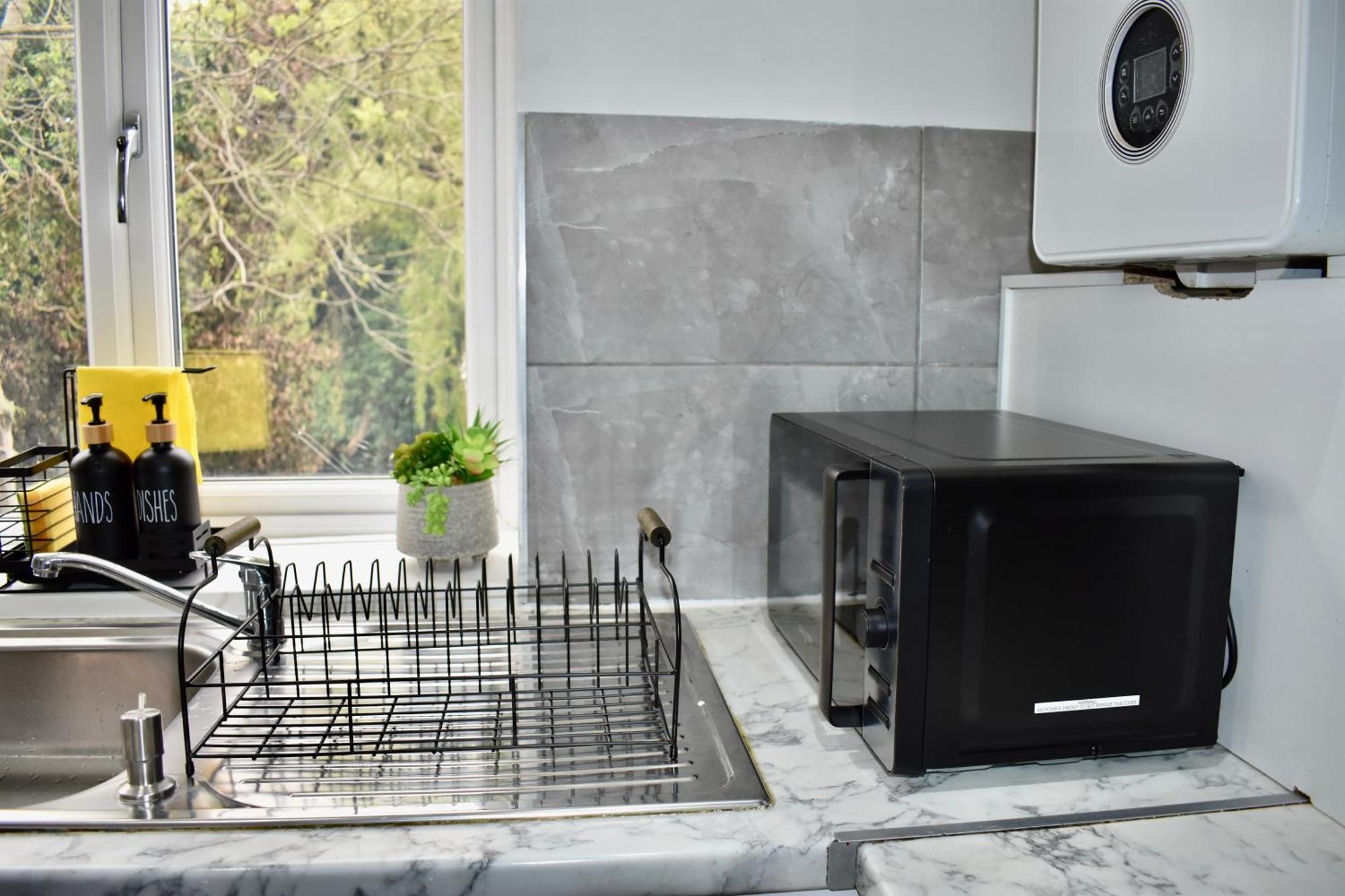 Luxury 2 Bedroom Apartment, Parking, Few Minutes Walk From Wembley Stadium Londen Buitenkant foto