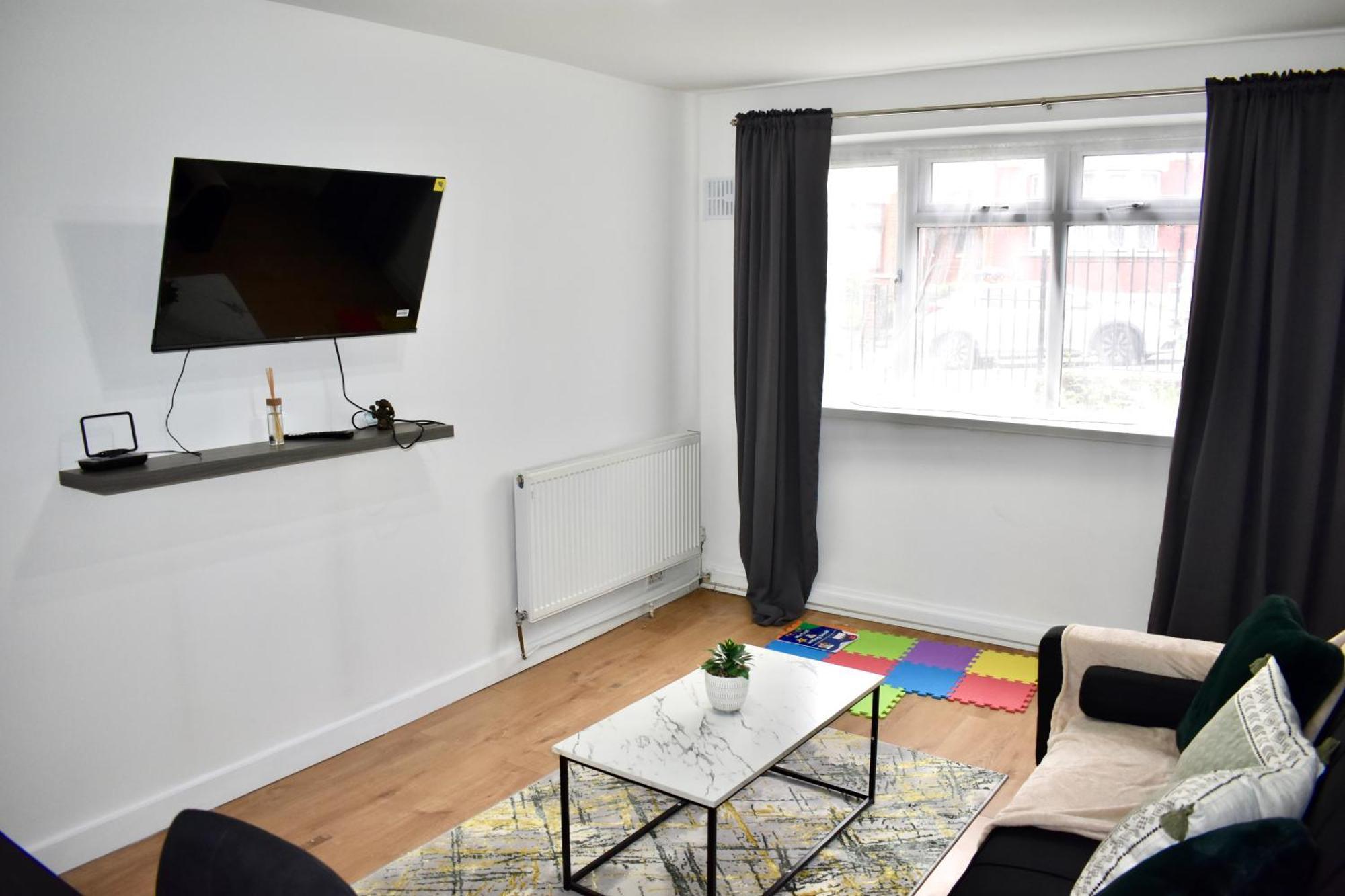 Luxury 2 Bedroom Apartment, Parking, Few Minutes Walk From Wembley Stadium Londen Buitenkant foto