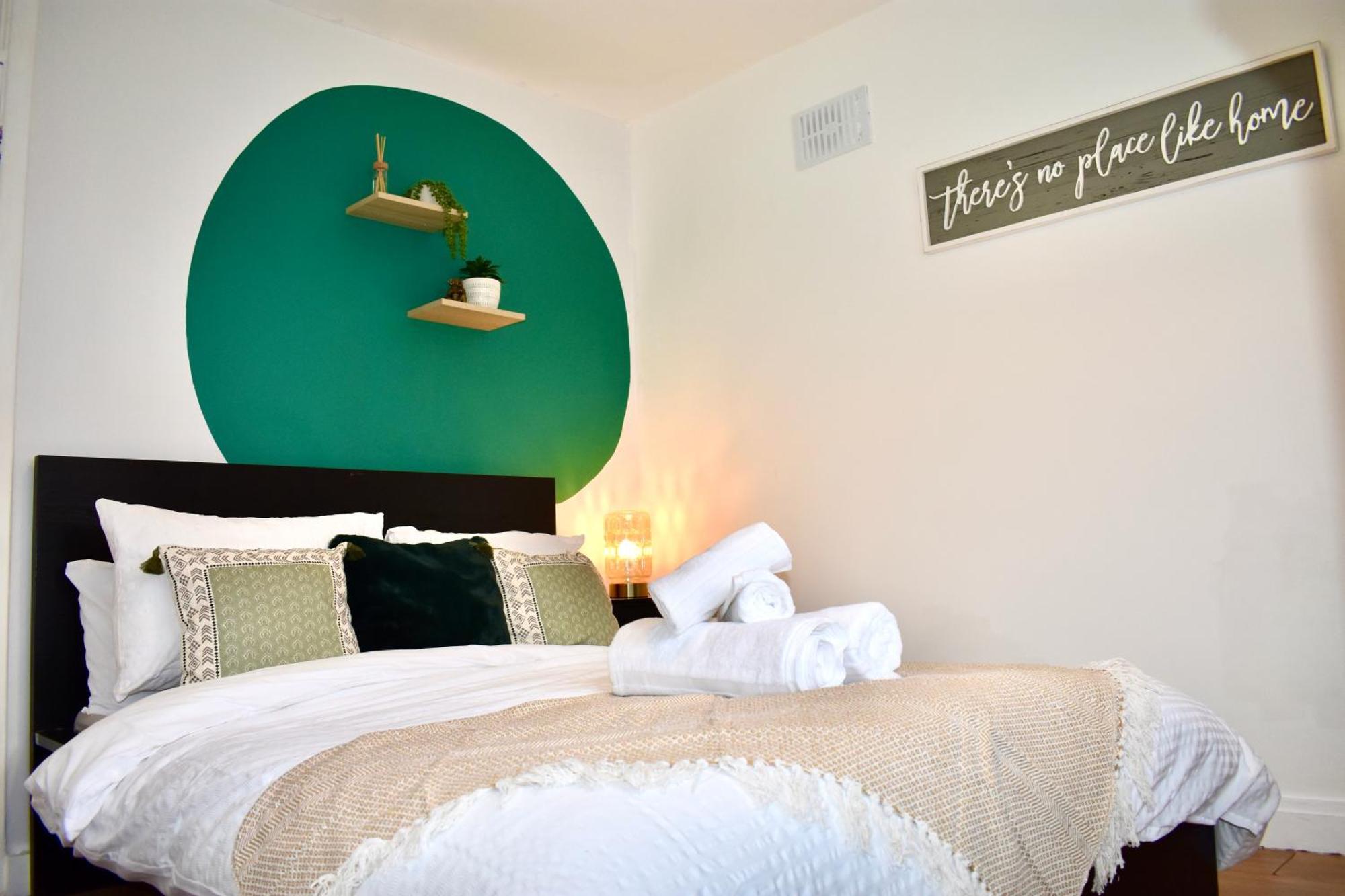 Luxury 2 Bedroom Apartment, Parking, Few Minutes Walk From Wembley Stadium Londen Buitenkant foto