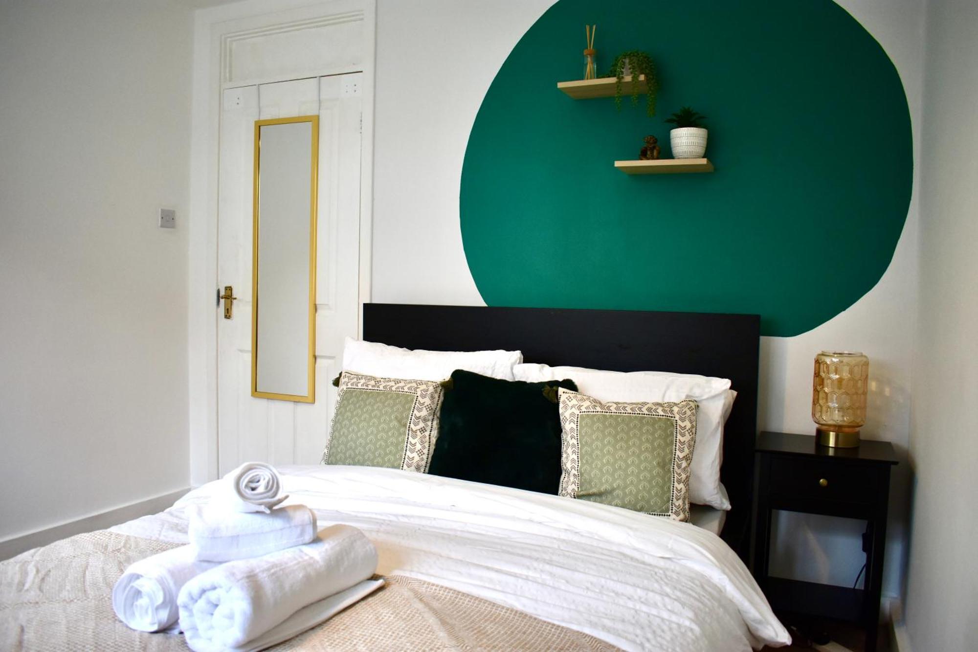 Luxury 2 Bedroom Apartment, Parking, Few Minutes Walk From Wembley Stadium Londen Buitenkant foto