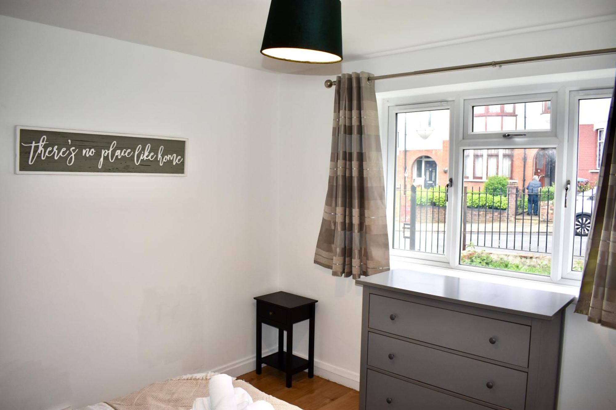 Luxury 2 Bedroom Apartment, Parking, Few Minutes Walk From Wembley Stadium Londen Buitenkant foto