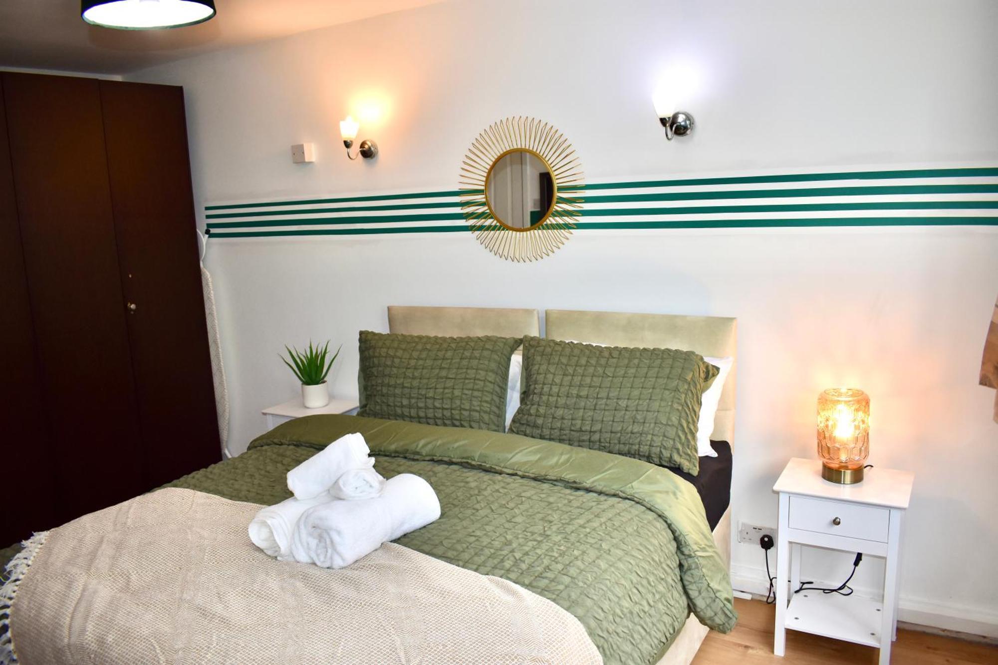 Luxury 2 Bedroom Apartment, Parking, Few Minutes Walk From Wembley Stadium Londen Buitenkant foto