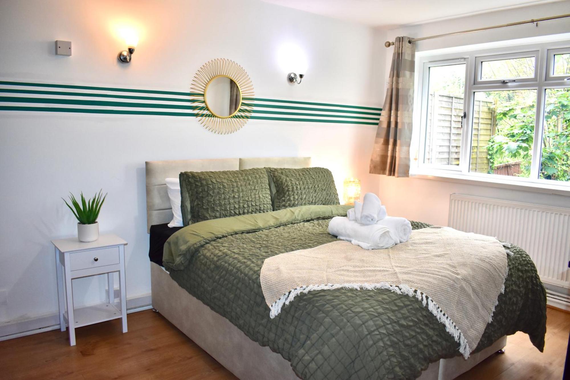 Luxury 2 Bedroom Apartment, Parking, Few Minutes Walk From Wembley Stadium Londen Buitenkant foto