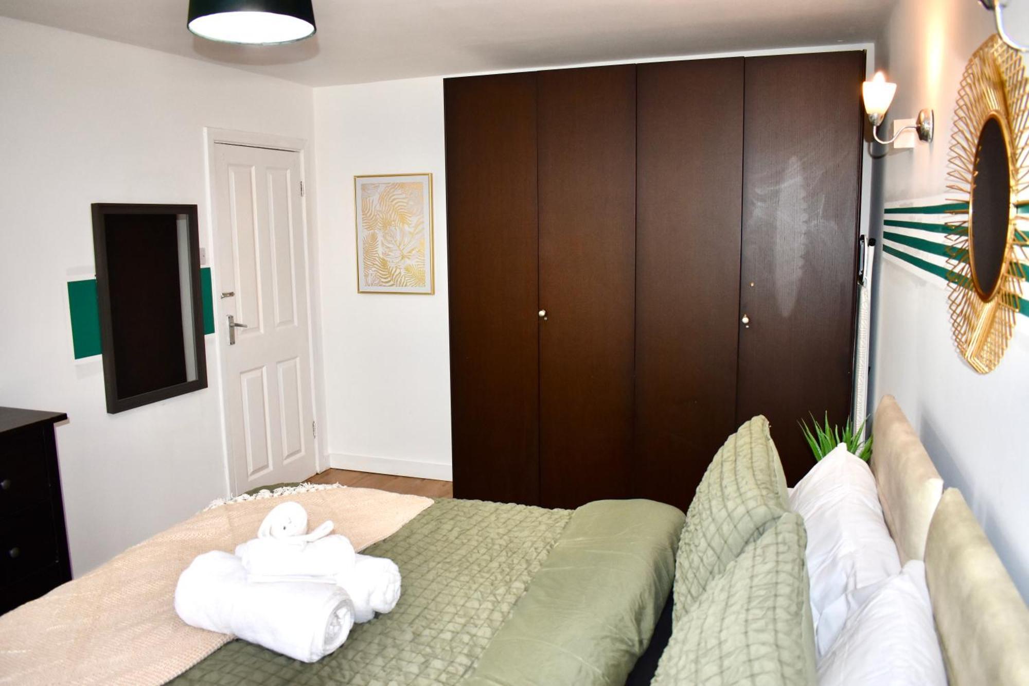 Luxury 2 Bedroom Apartment, Parking, Few Minutes Walk From Wembley Stadium Londen Buitenkant foto